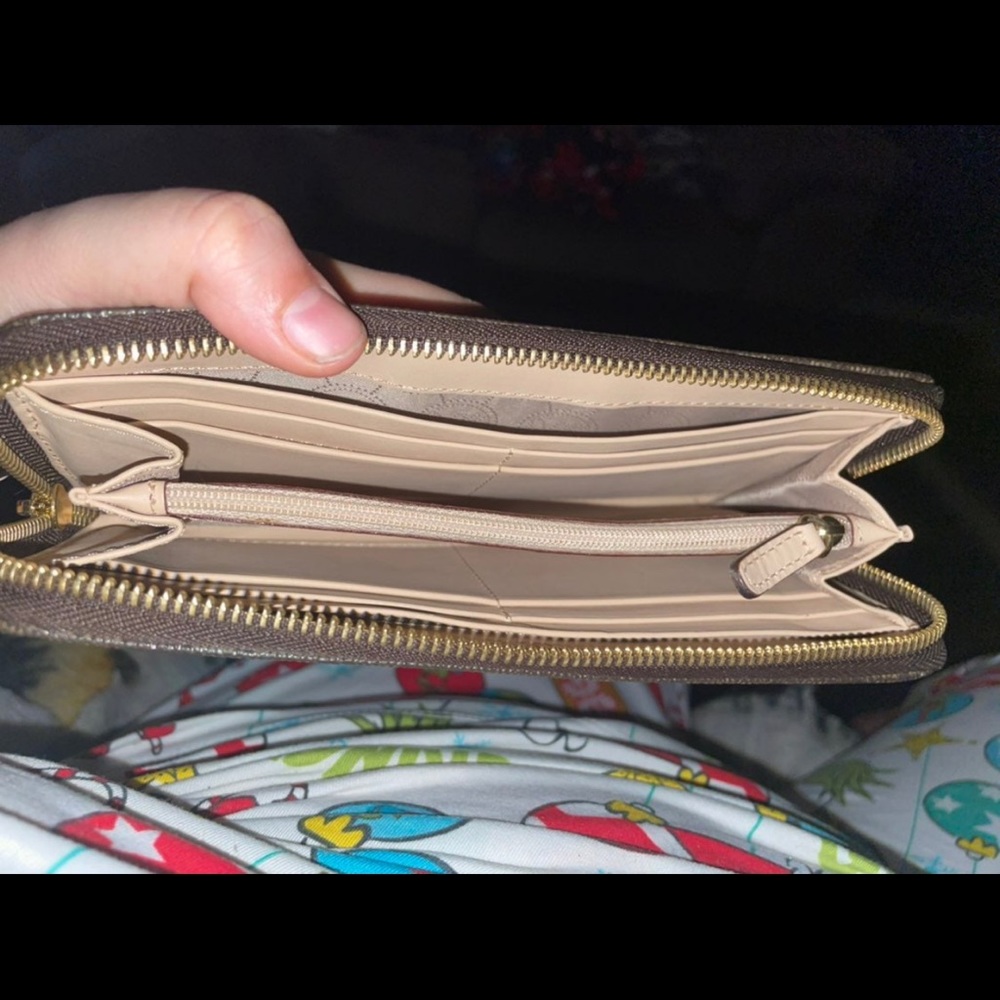 Michael kors wallet